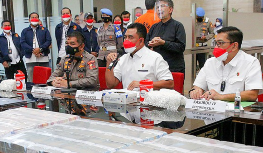 Polri Tangkap 3 WNA China dalam Kasus Pinjol Ilegal, Dana Rp217 Miliar Disita